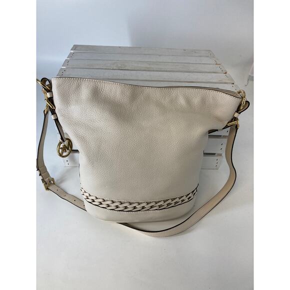 MICHAEL KORS IVORY AND LATTICE PEBBLED LEATHER CROSSBODY BAG - Picture 2 of 16